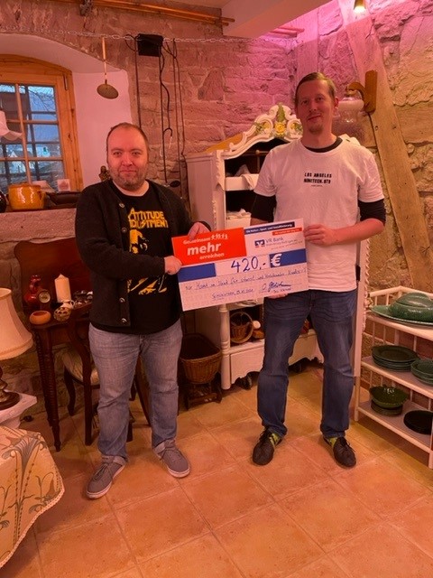 Waffelbacken Spende von Hand-in-Hand