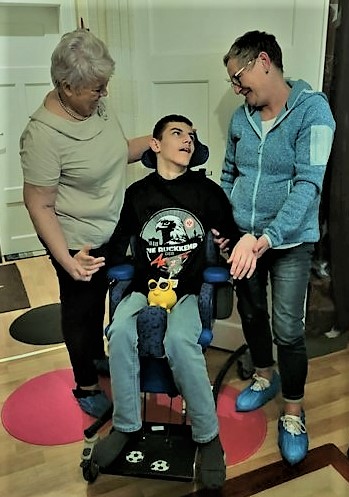 Waffelbacken Spende von Hand-in-Hand